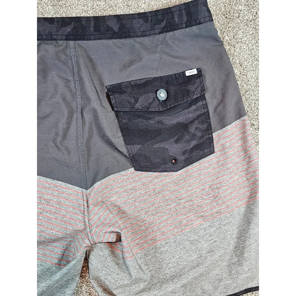 Vuori Cruise Boardshorts Mens 34 Grey Orange Stripe Colorblock V314 Swim Trunks